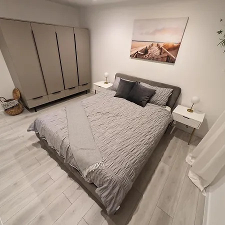 White Shell Apartment *