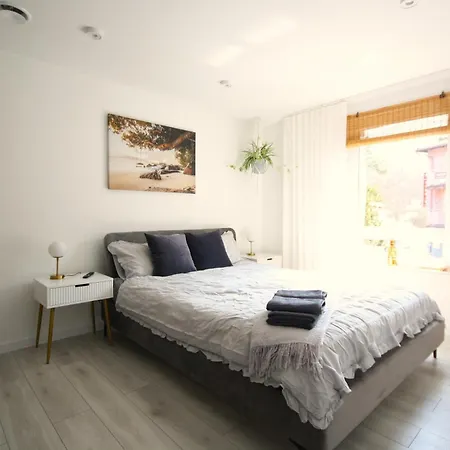 Apartment White Shell