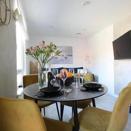 White Shell Apartment Hel